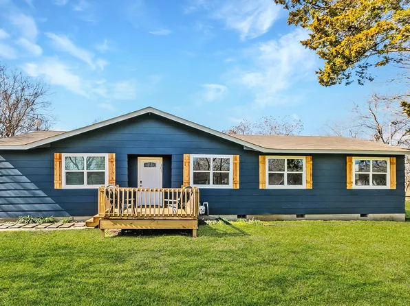 101 Wright St, Barry, TX 75102