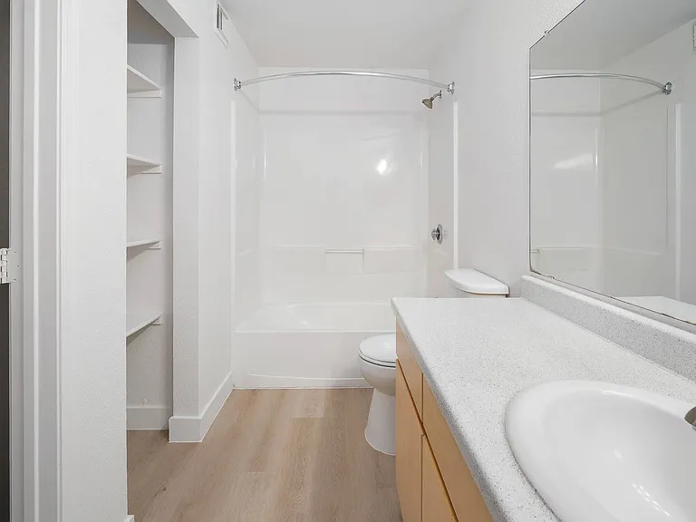 The Colony Apartments — Photo 12