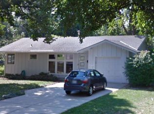 7828 Rosewood Ln, Prairie Village, KS 66208