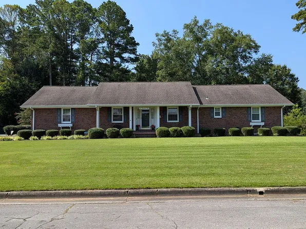 104 Woodland Dr, Sheffield, AL 35660