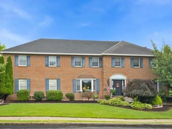 28 S Liberty St, Nazareth, PA 18064