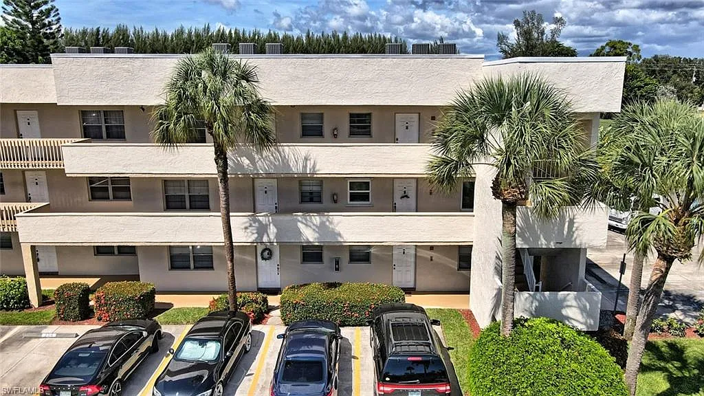 2 bed, 2.0 bath, 919 sqft, $1,950 — Photo 3