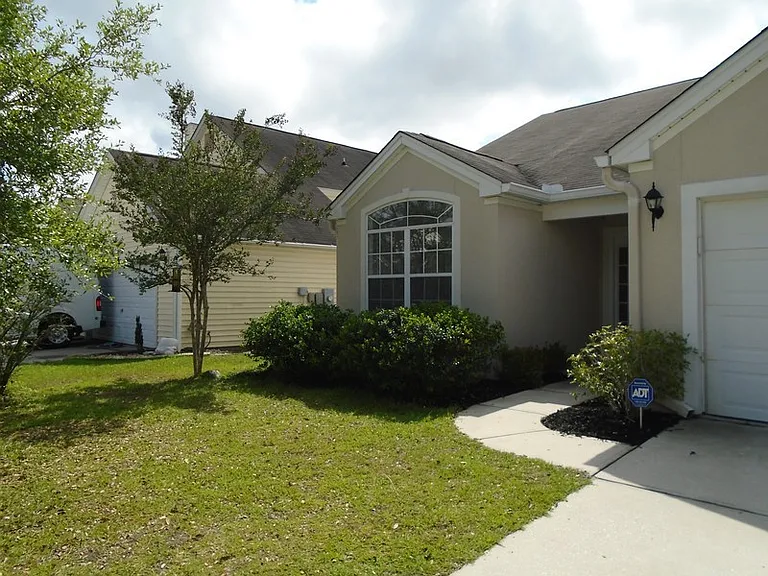153 Pickett Creek Ln — Photo 2