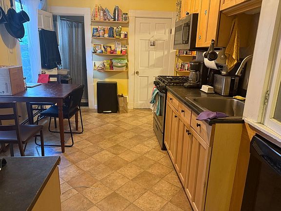 3rd image of 20 Dell St #1