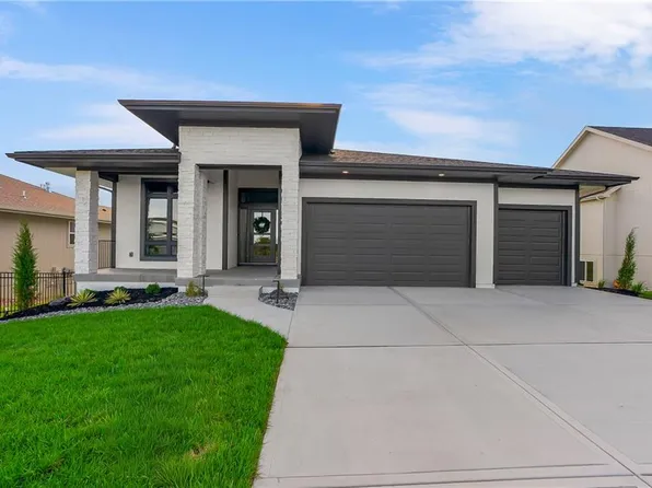 16972 S Cheshire St, Olathe, KS 66062