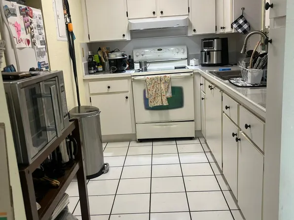 2735 W 52nd St APT 502, Hialeah, FL 33016