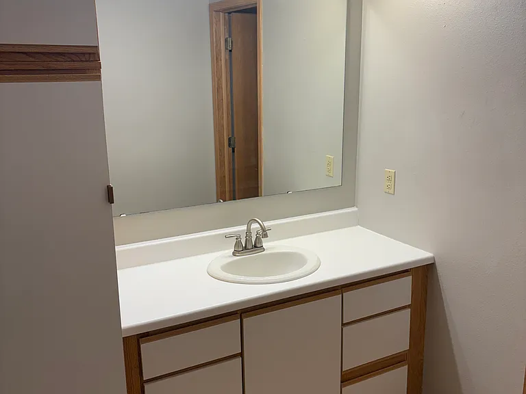 2107 S Holt Ave — Photo 12