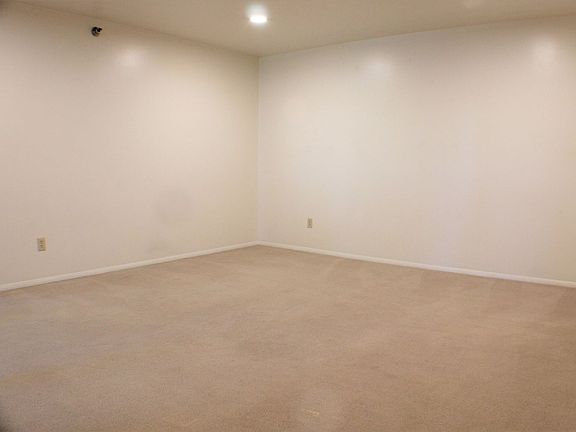 4th image of 813 W Villard St #67