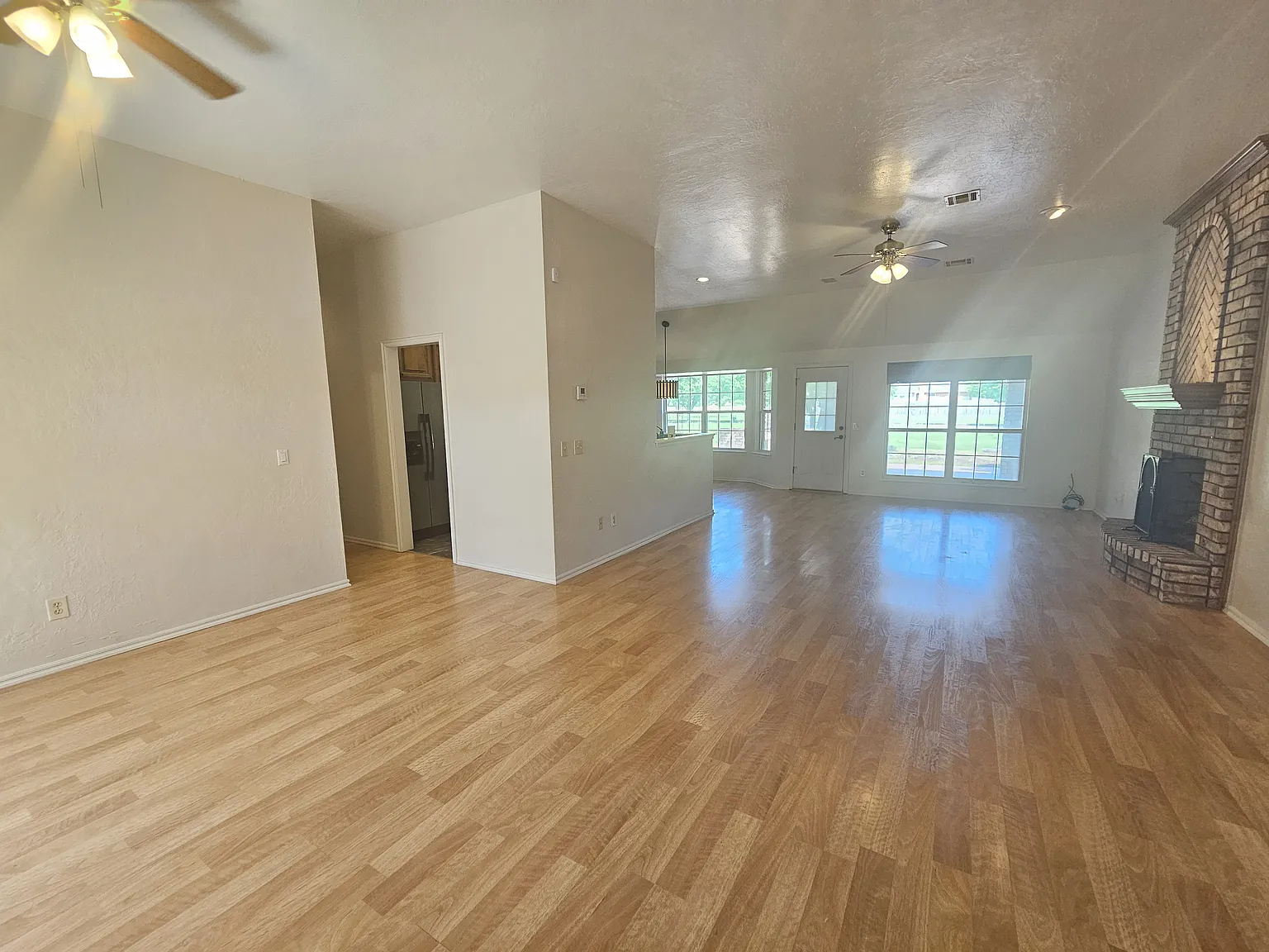 4 bed, 2197 sqft, $2,300 — Photo 3