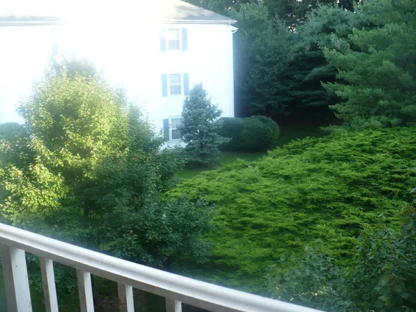 1034 Waterford Dr, Edison, NJ 08817