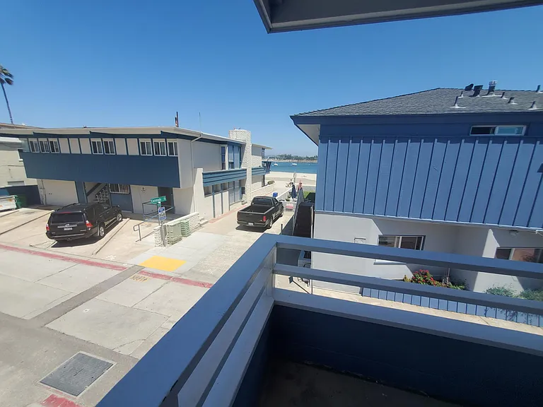 823 Coronado Ct — Photo 2