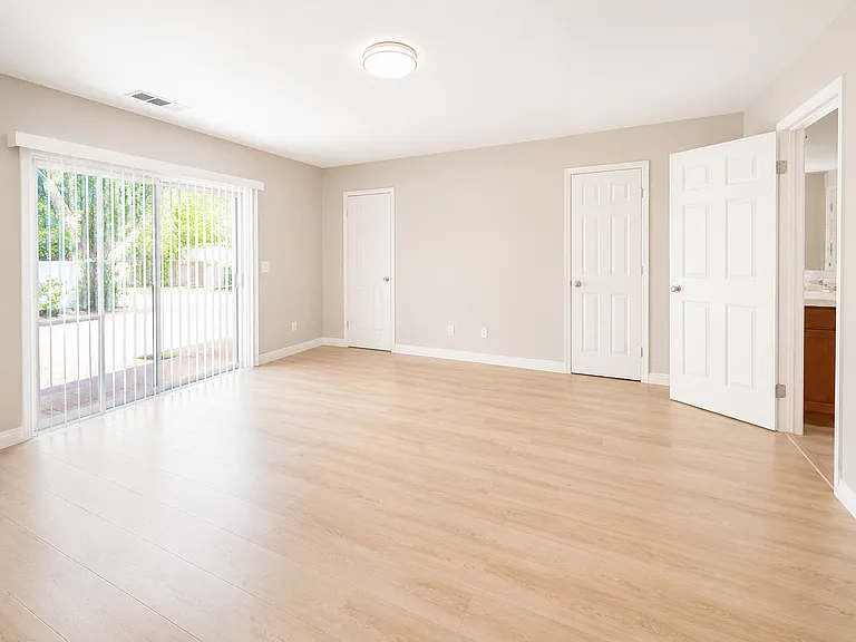 20606 Clark St — Photo 8