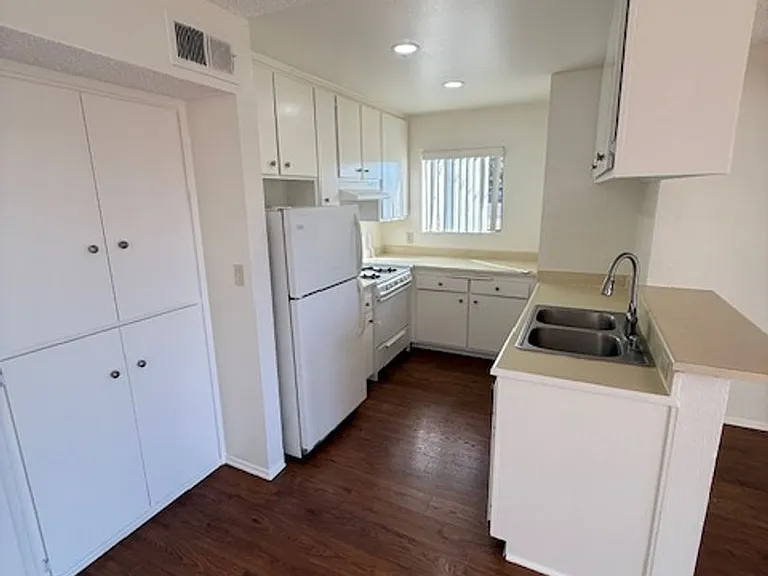 1232 Lodi Pl — Photo 5