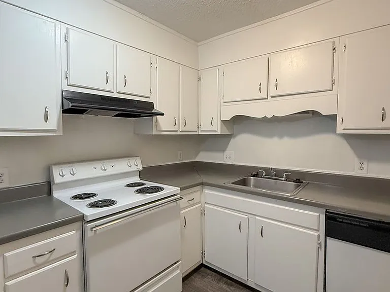 Brynn Marr Village — Photo 17