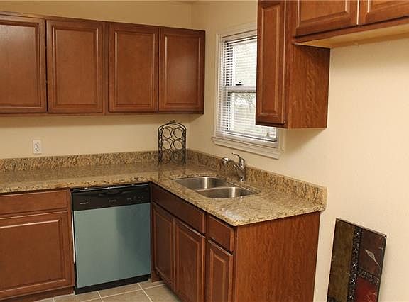 3rd image of 3629 Oakwood St