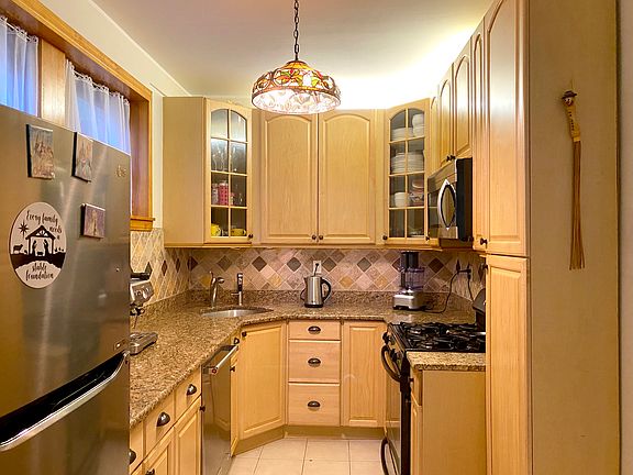 3rd image of 83-00 Talbot St #B1