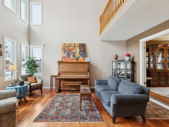 3rd image of 4 W Wood Valley Rise SW