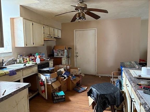 5th image of 821 N Washington St