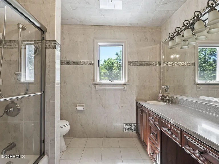 16 Phyllis Pl — Photo 28