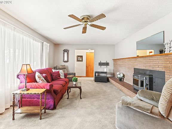 4th image of 704 N 1st Ave