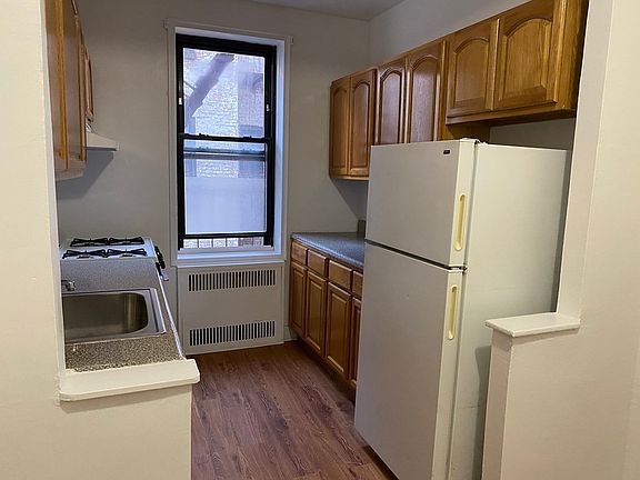 2nd image of 40-45 Hampton St #22