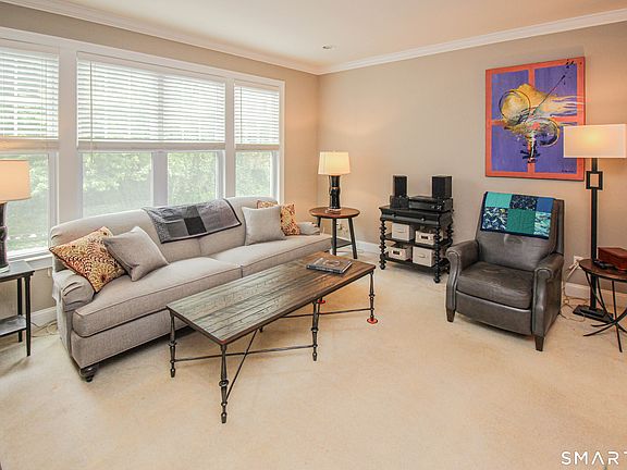 5th image of 6 Lawrence Avenue #6