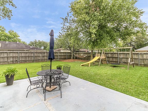 5th image of 112 Sheridan Dr