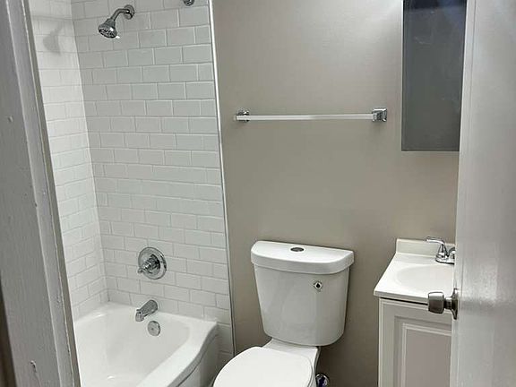 3rd image of 2315 Saint James Ave #11B