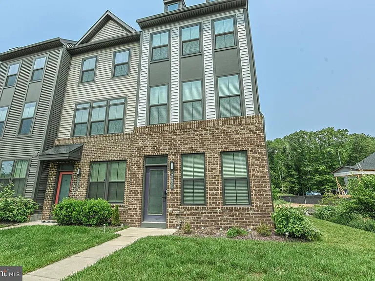 7221 Sprouse Ct — Photo 1
