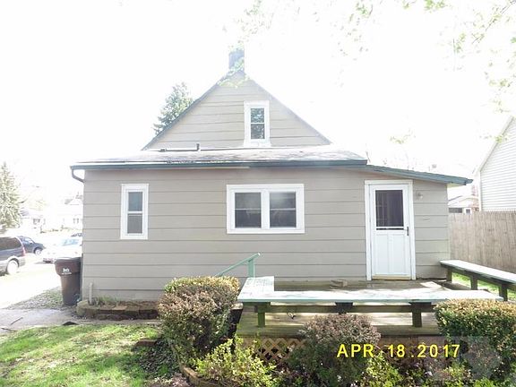 5th image of 124 N Park St
