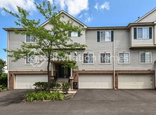 203 Monarch Dr, Streamwood, IL 60107