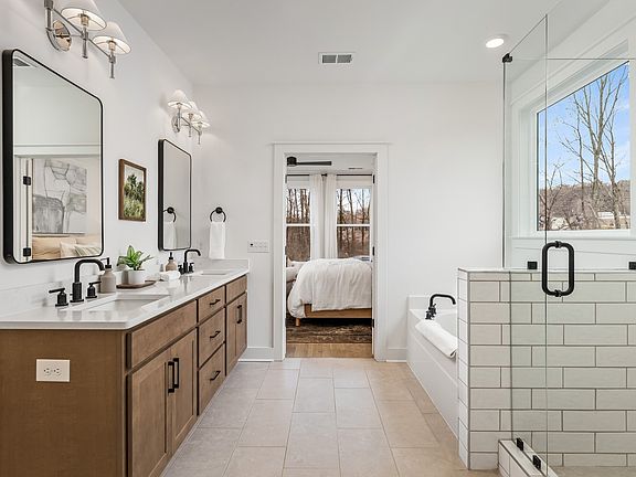 5th image of 309 Mammoth Trce