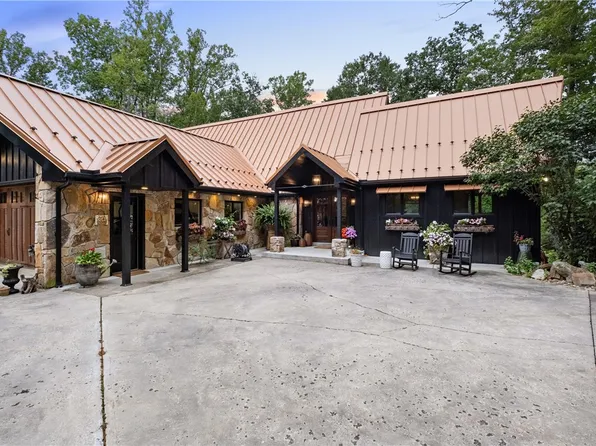 33 Trillium Trl, Farmington, PA 15437