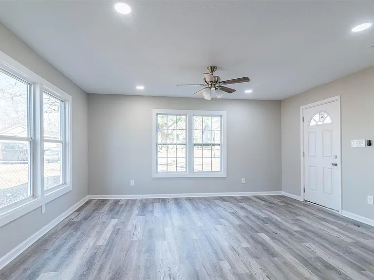 220 W Murray St — Photo 5