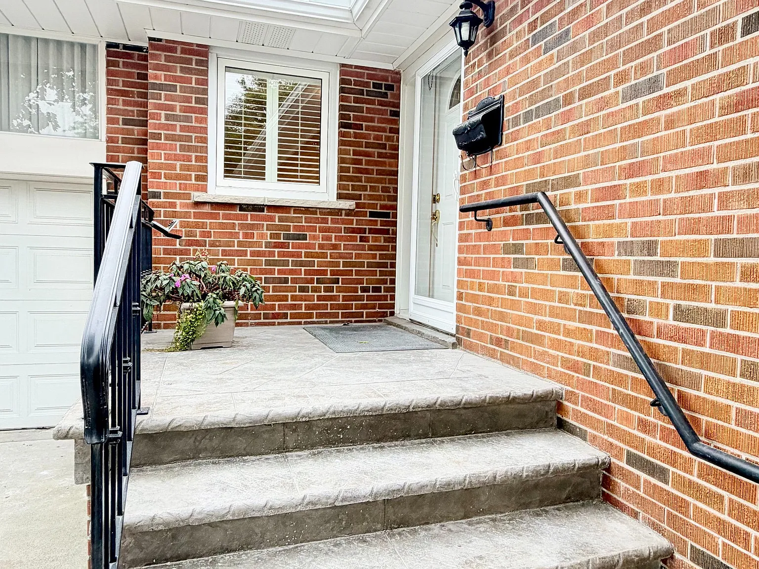3 Avery Ave — Photo 2