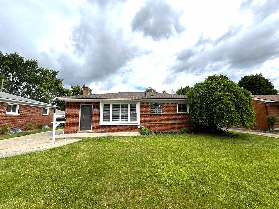 1st image of 34946 Parkdale St