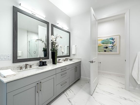 5th image of 4251 Irving Ave #908