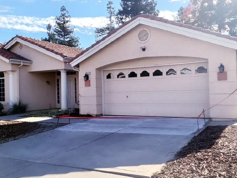 1857 E Lester Ave — Photo 2