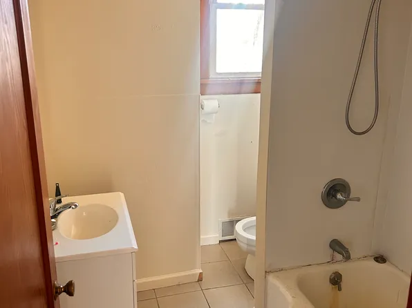 35 N 17th St APT 2, Belleville, IL 62226