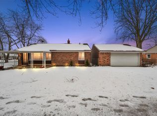 11216 Unity Dr, Warren, MI 48089