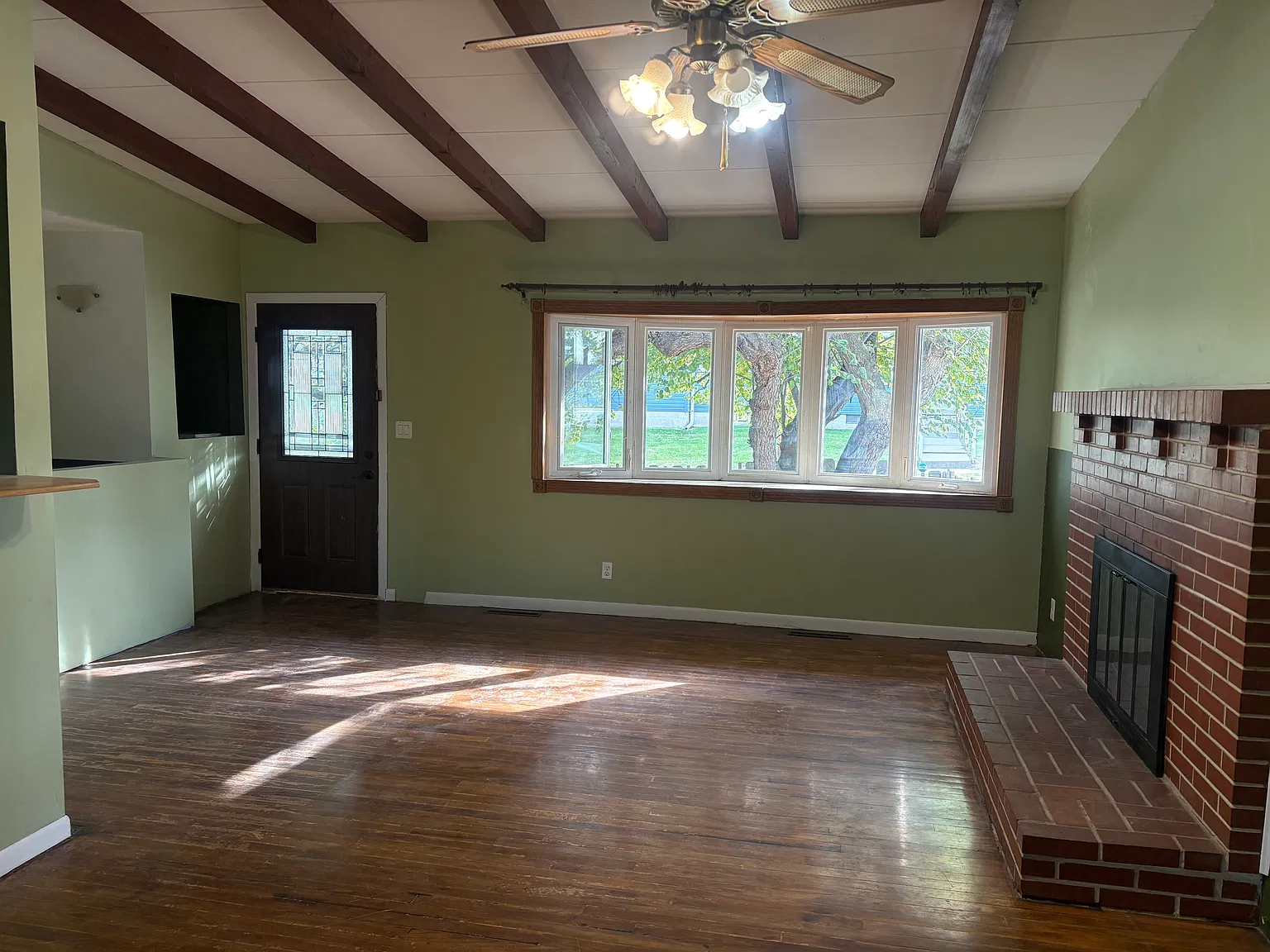 3 bed, 1208 sqft, $1,800 — Photo 3