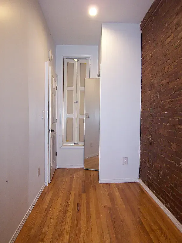 453 West 46th Street — Photo 4