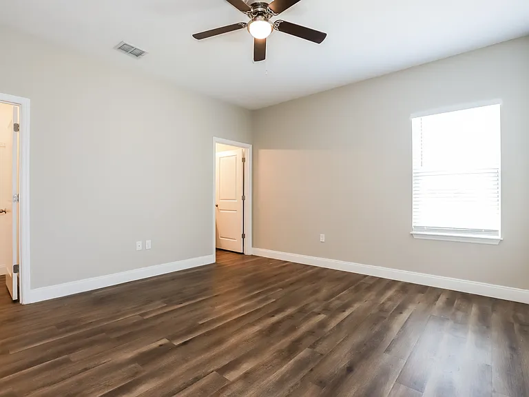 708 Martin Ln — Photo 9