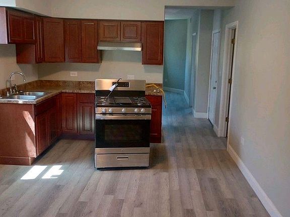 5th image of 8813 S Escanaba Ave #2U