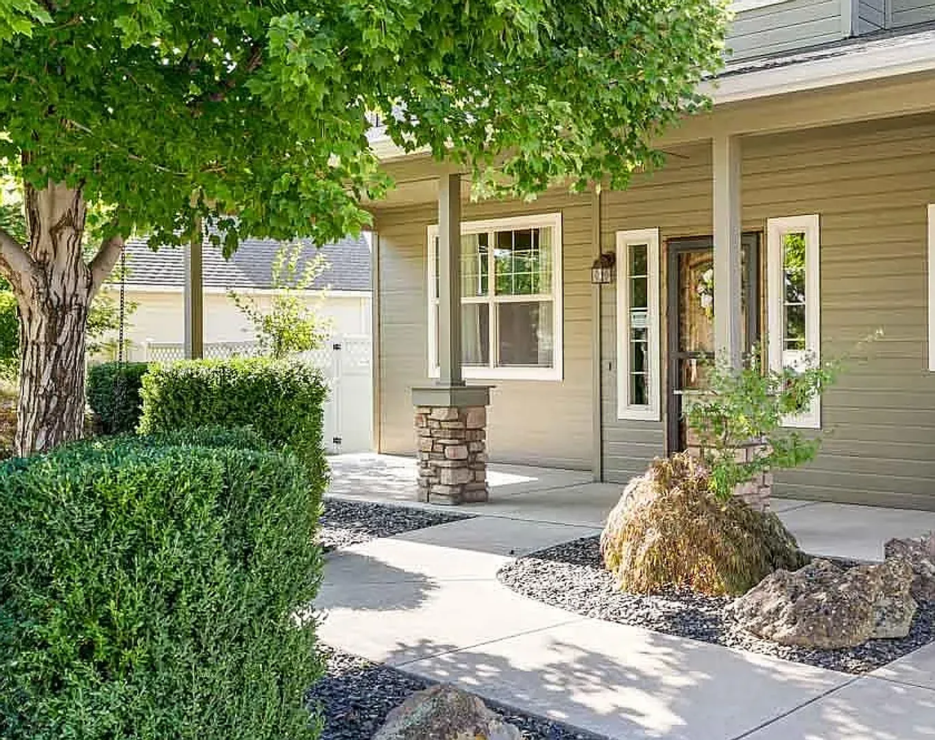 Beautiful 4-Bedroom Home in Meridian's Bridge Tower Subdivision — Photo 2