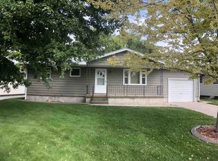 814 Broadway St, Holdrege, NE 68949