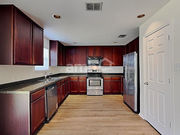 3rd image of 455 Dolly Dr