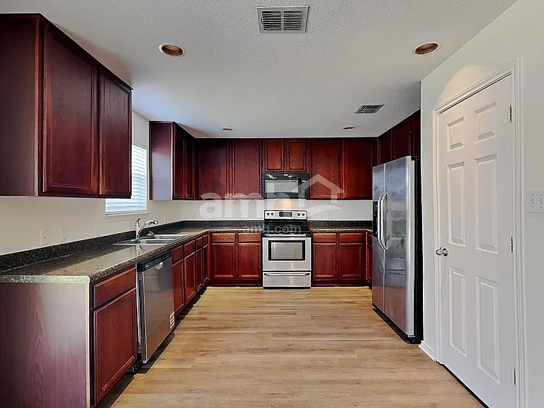 455 Dolly Dr — Photo 3