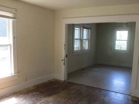 4th image of 212 N Grant St