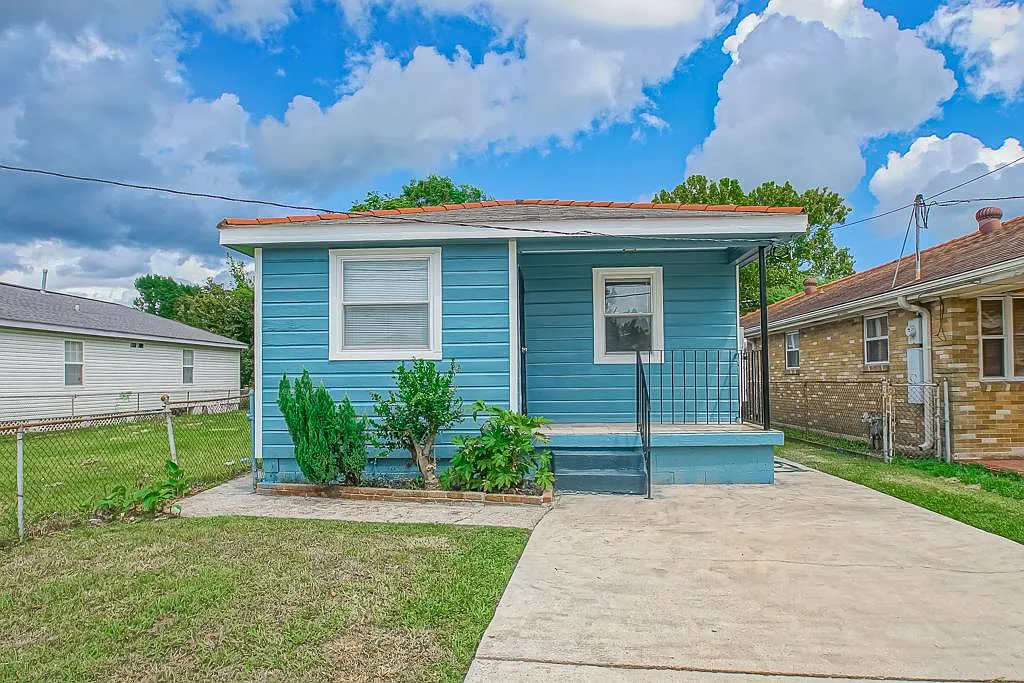 2 bed, 1100 sqft, $1,300 — Photo 1